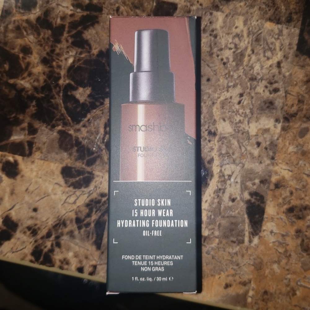 Smashbox 15 Hour Wear Hydrating Foundation
